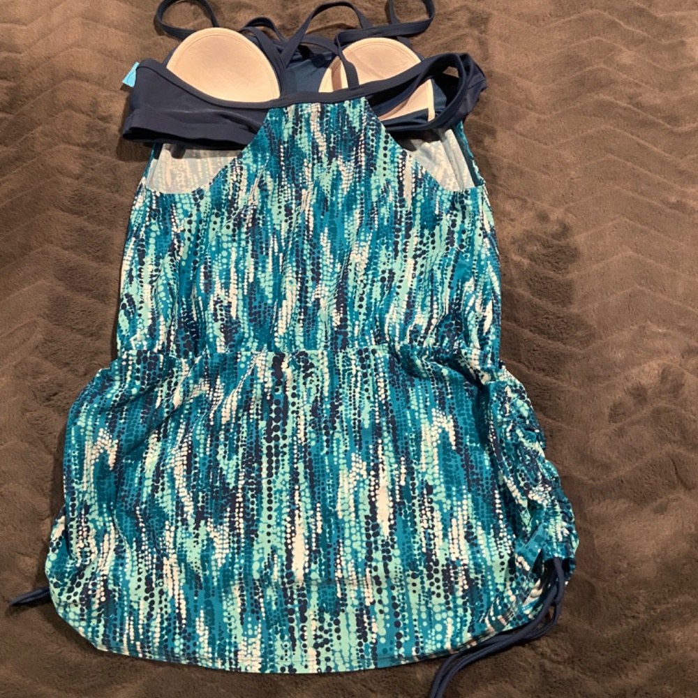 NWOT Swim Top only size L - Picture 2 of 4